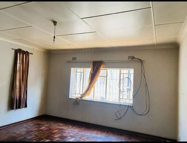2 BEDROOM PROPERTY TO RENT IN BEZUIDENHOUT VALLEY